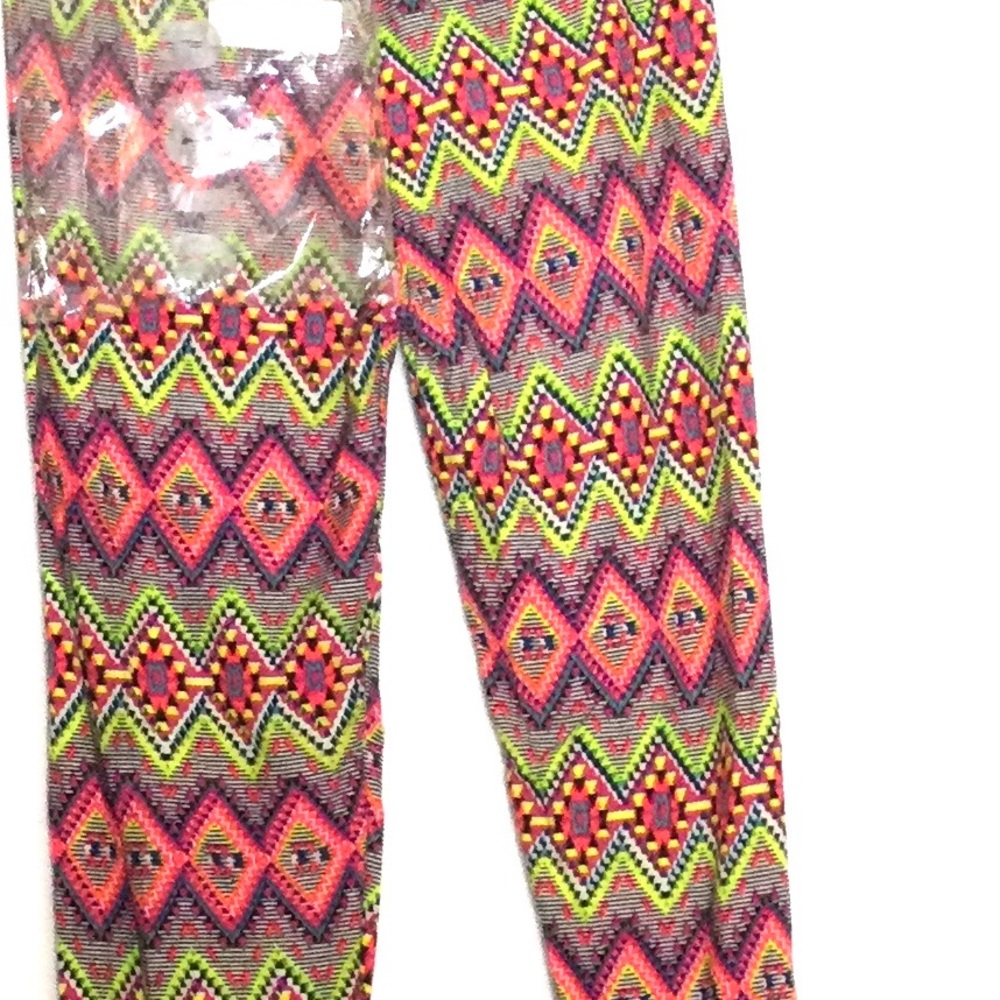 Womens Always Pink and Red Chevron Leggings. New - Picture 3 of 13